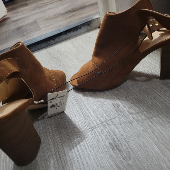 New With Tags Express suede open toe 3 1/2" heels - Picture 4 of 17